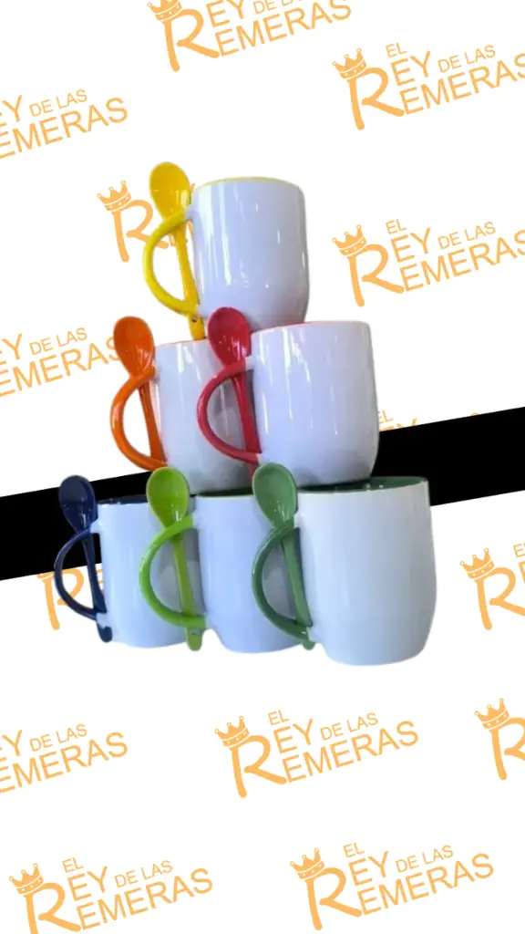 Taza con cuchara e interior de color